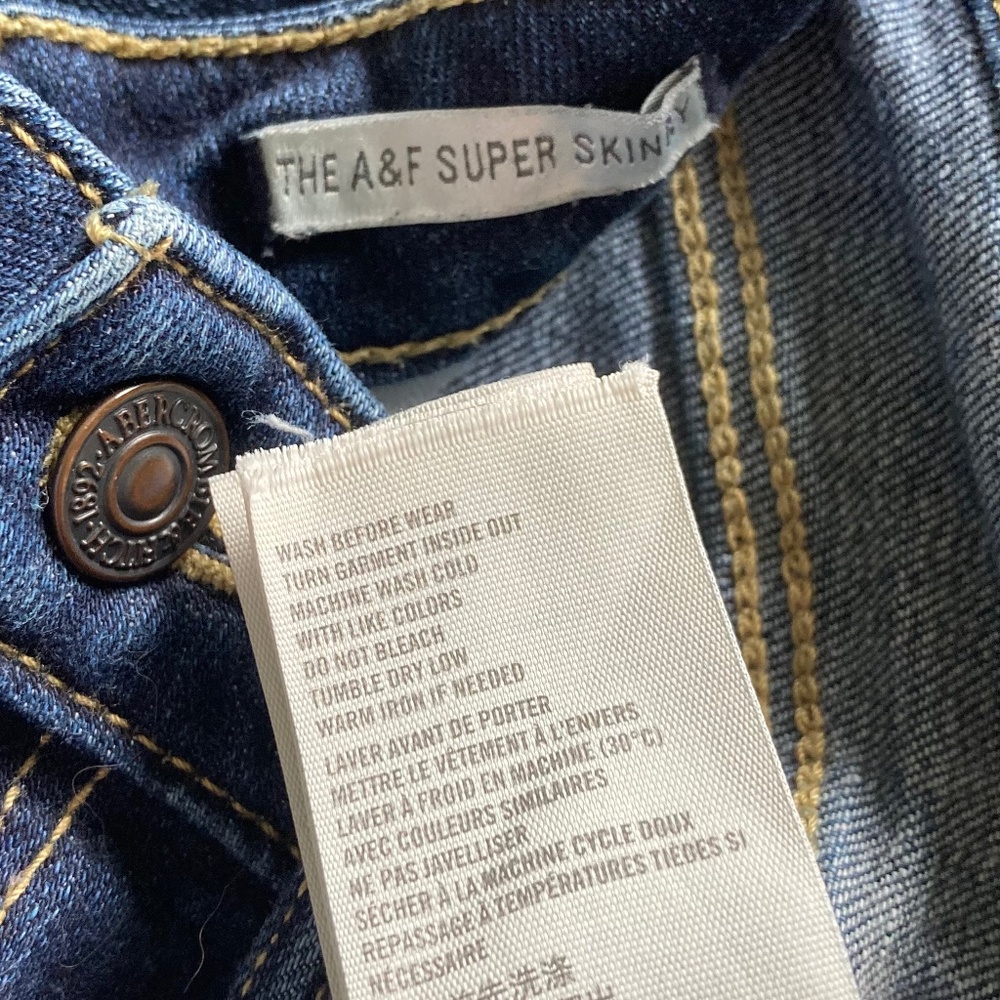 The A&F Super Skinny Jean, Med/Dark Wash 026, Sz 2R W26 L31 EUC - Picture 8 of 8